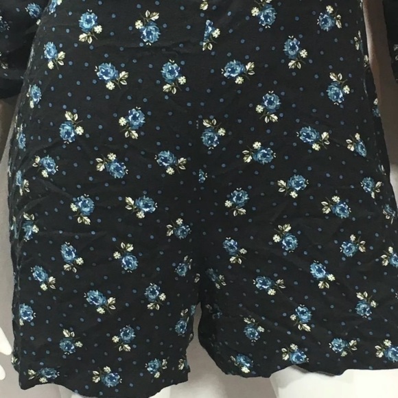 4/$35 Boho Romper Medium Peek A Boo L/S Shorts - Picture 6 of 6